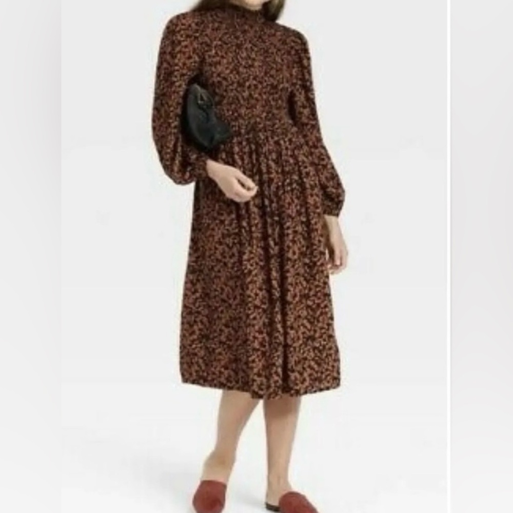 NWOT 🤎A New Day smocked chest long sleeve floral dress! Size small
